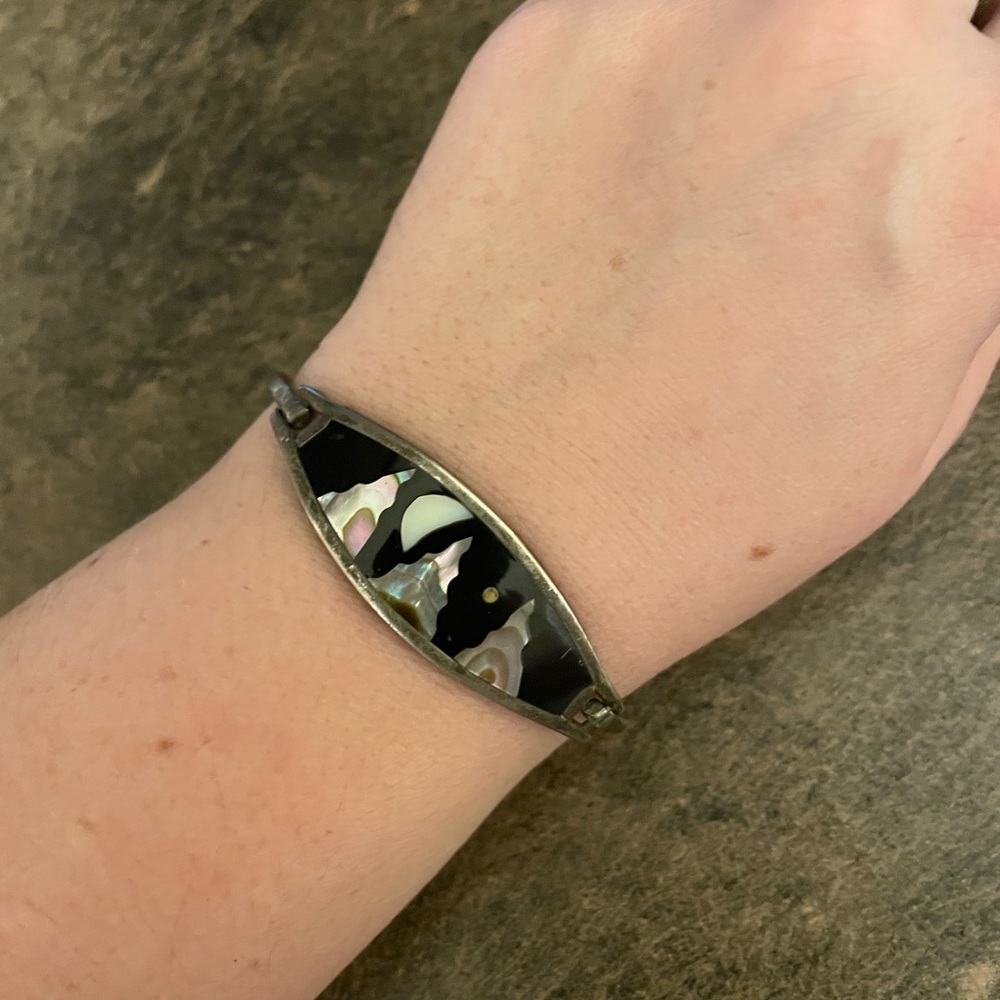 Vintage Abalone / Pearl Moon Mountain Cuff Bracelet ๐๐๐ค - Picture 2 of 7